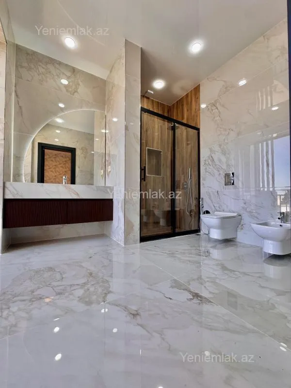 Satılır 7 otaqlı həyət evi 400 m²