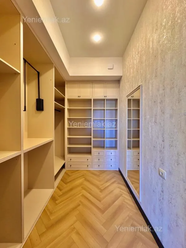 Satılır 7 otaqlı həyət evi 400 m²