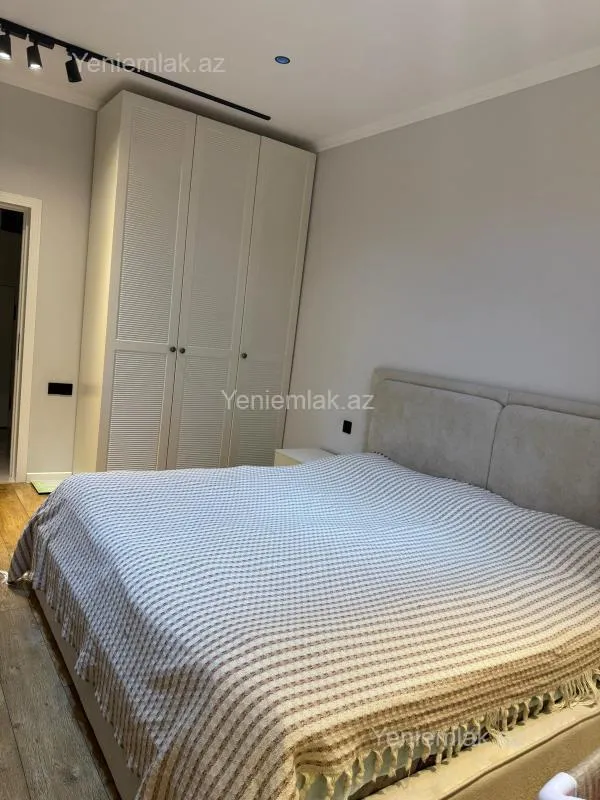 Satılır 4 otaqlı yeni tikili 130 m²