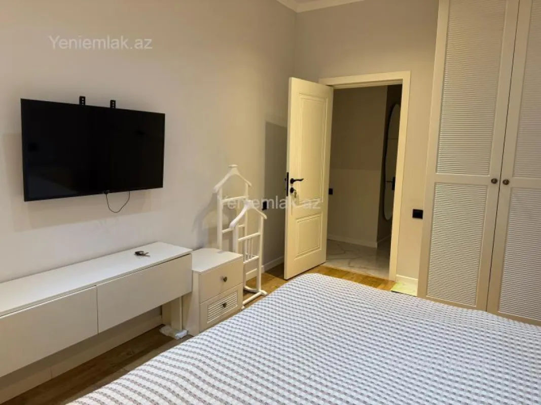 Satılır 4 otaqlı yeni tikili 130 m²