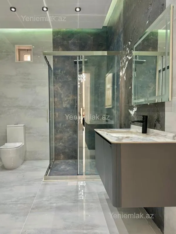 Satılır 5 otaqlı həyət evi 300 m²