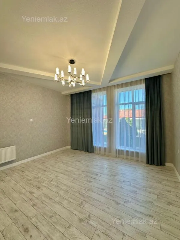 Satılır 5 otaqlı həyət evi 300 m²