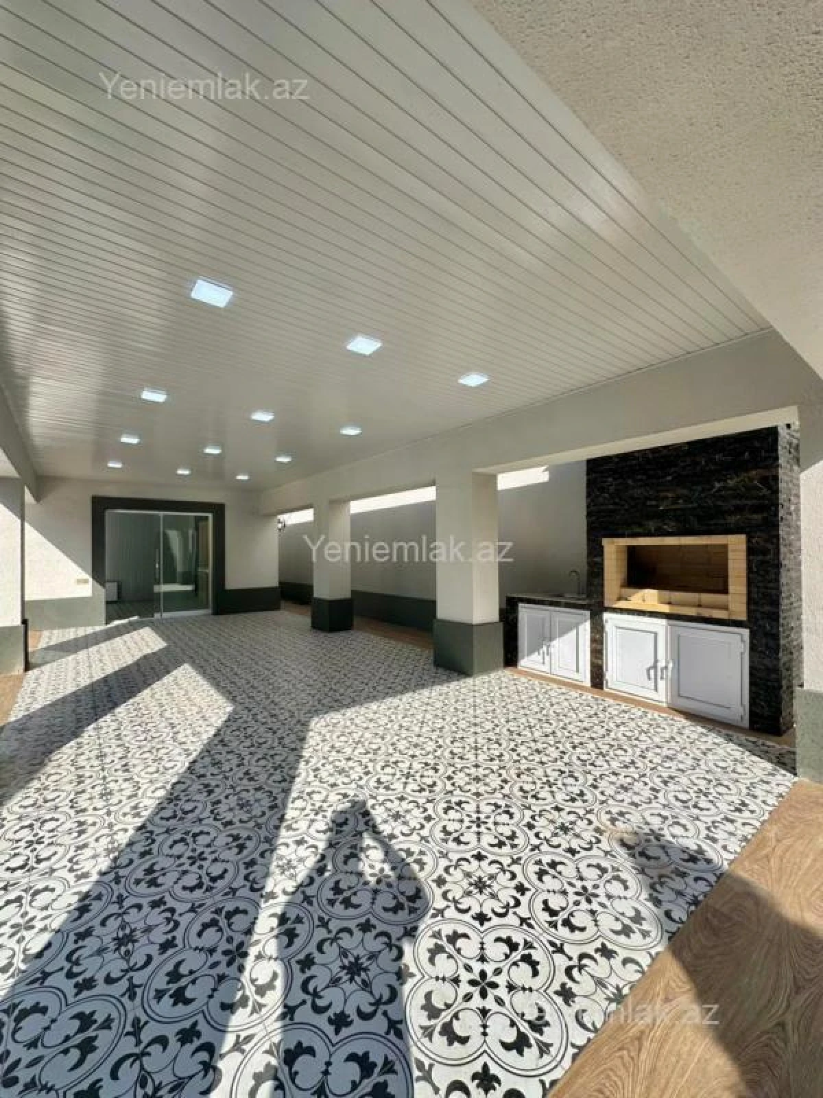 Satılır 5 otaqlı həyət evi 300 m²