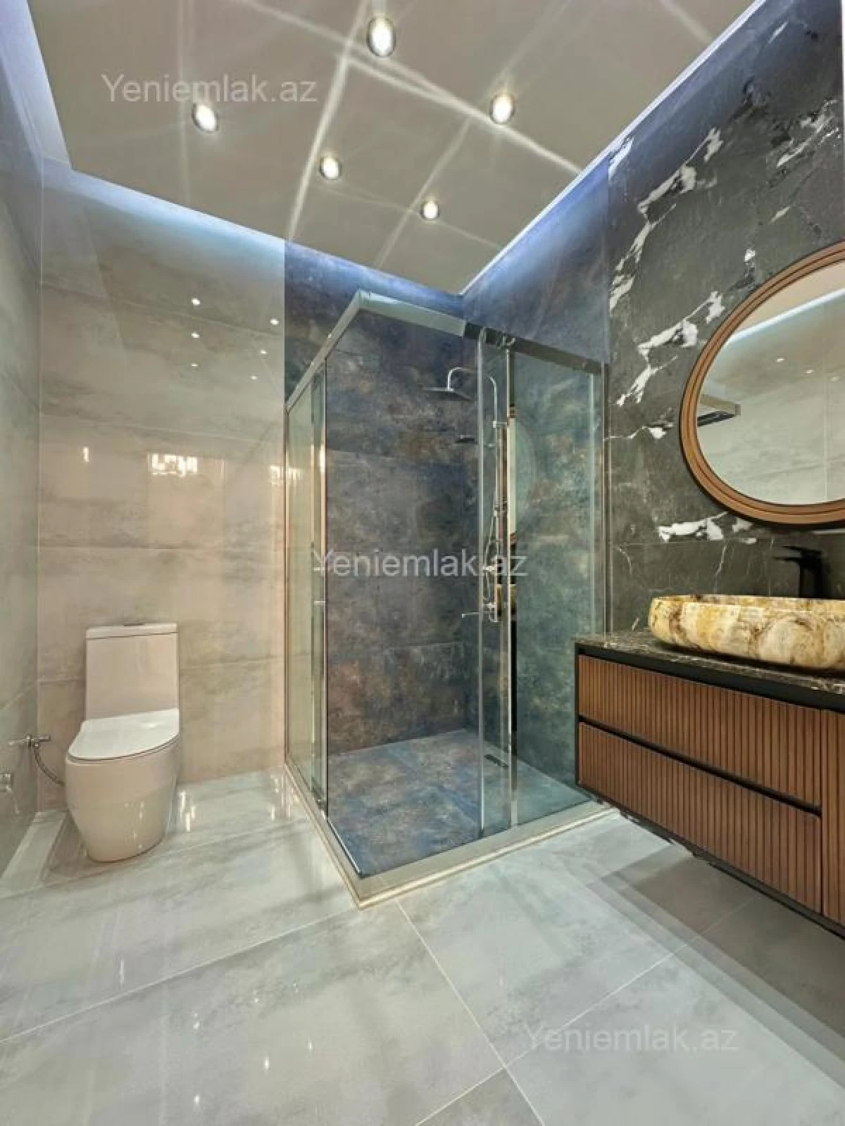 Satılır 5 otaqlı həyət evi 300 m²