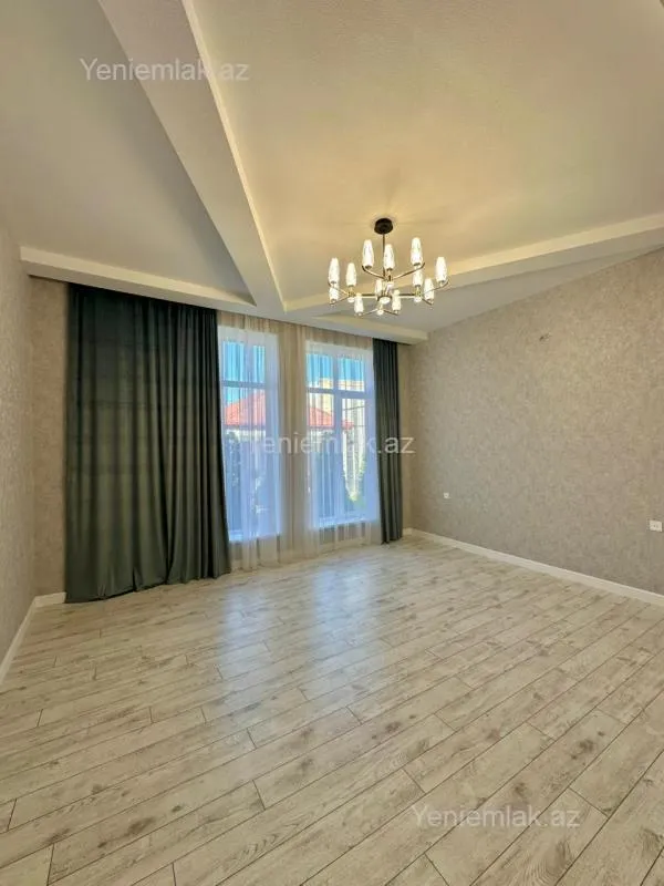 Satılır 5 otaqlı həyət evi 300 m²
