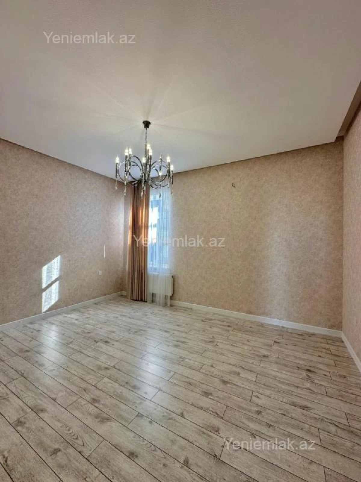 Satılır 5 otaqlı həyət evi 300 m²