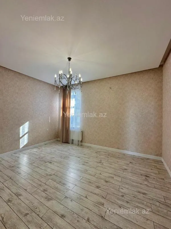 Satılır 5 otaqlı həyət evi 300 m²