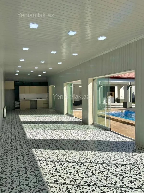 Satılır 5 otaqlı həyət evi 300 m²