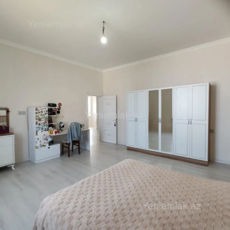 Satılır 5 otaqlı həyət evi 200 m²