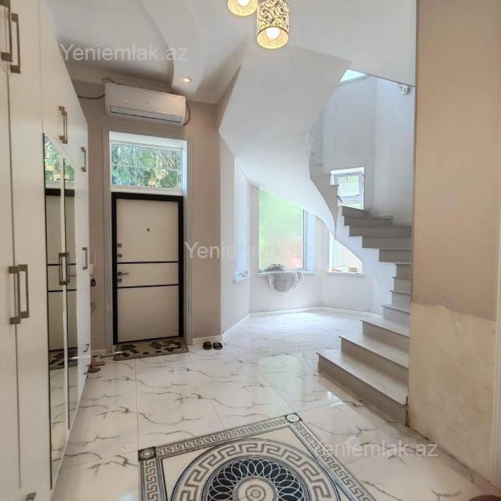 Satılır 5 otaqlı həyət evi 200 m²