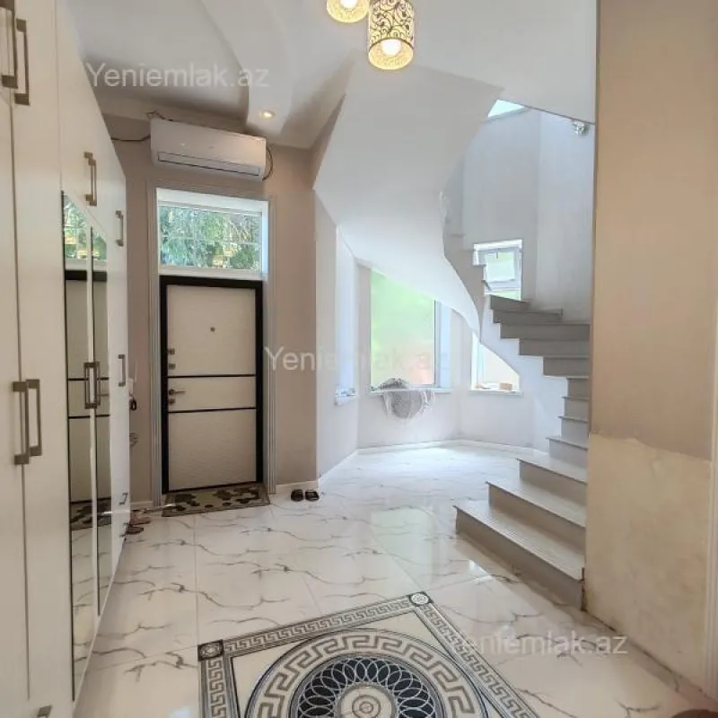 Satılır 5 otaqlı həyət evi 200 m²