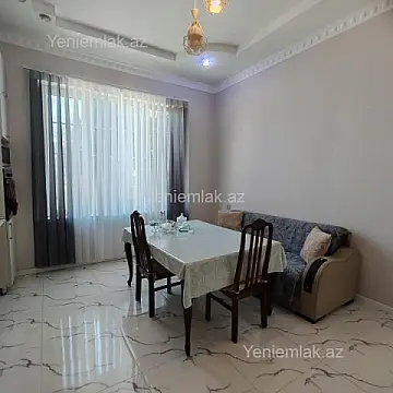 Satılır 5 otaqlı həyət evi 200 m²