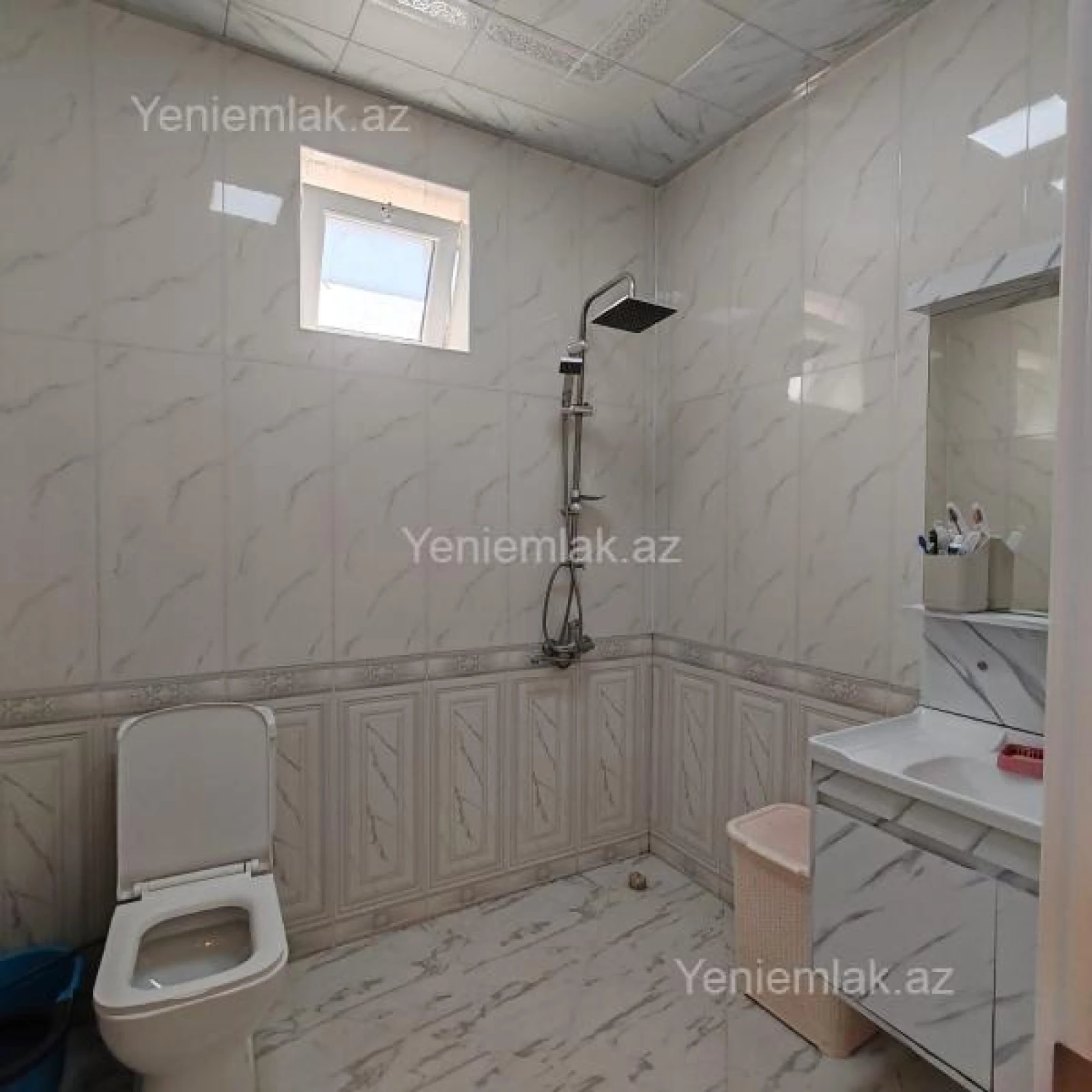 Satılır 5 otaqlı həyət evi 200 m²
