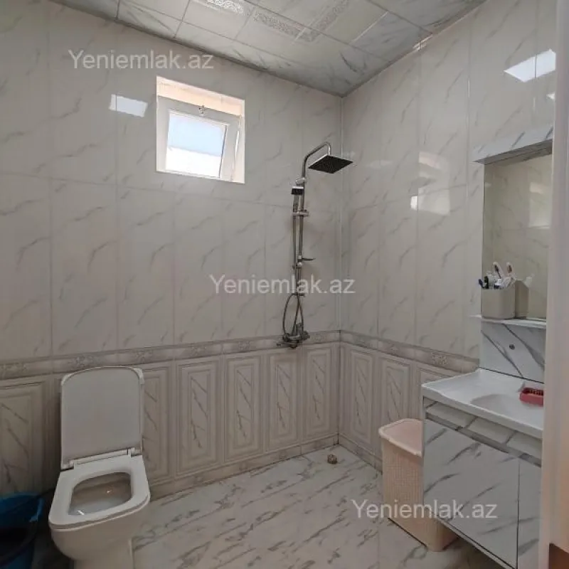 Satılır 5 otaqlı həyət evi 200 m²