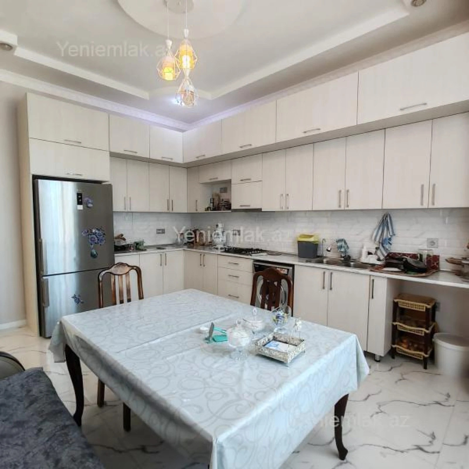 Satılır 5 otaqlı həyət evi 200 m²