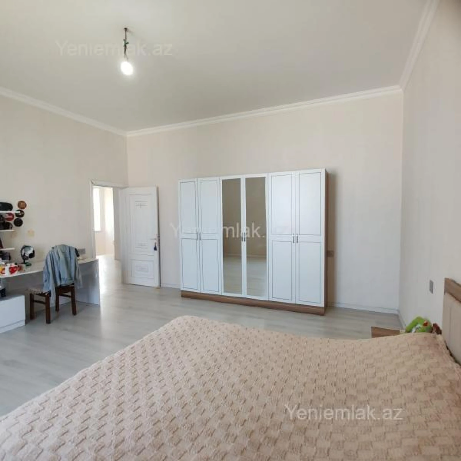 Satılır 5 otaqlı həyət evi 200 m²