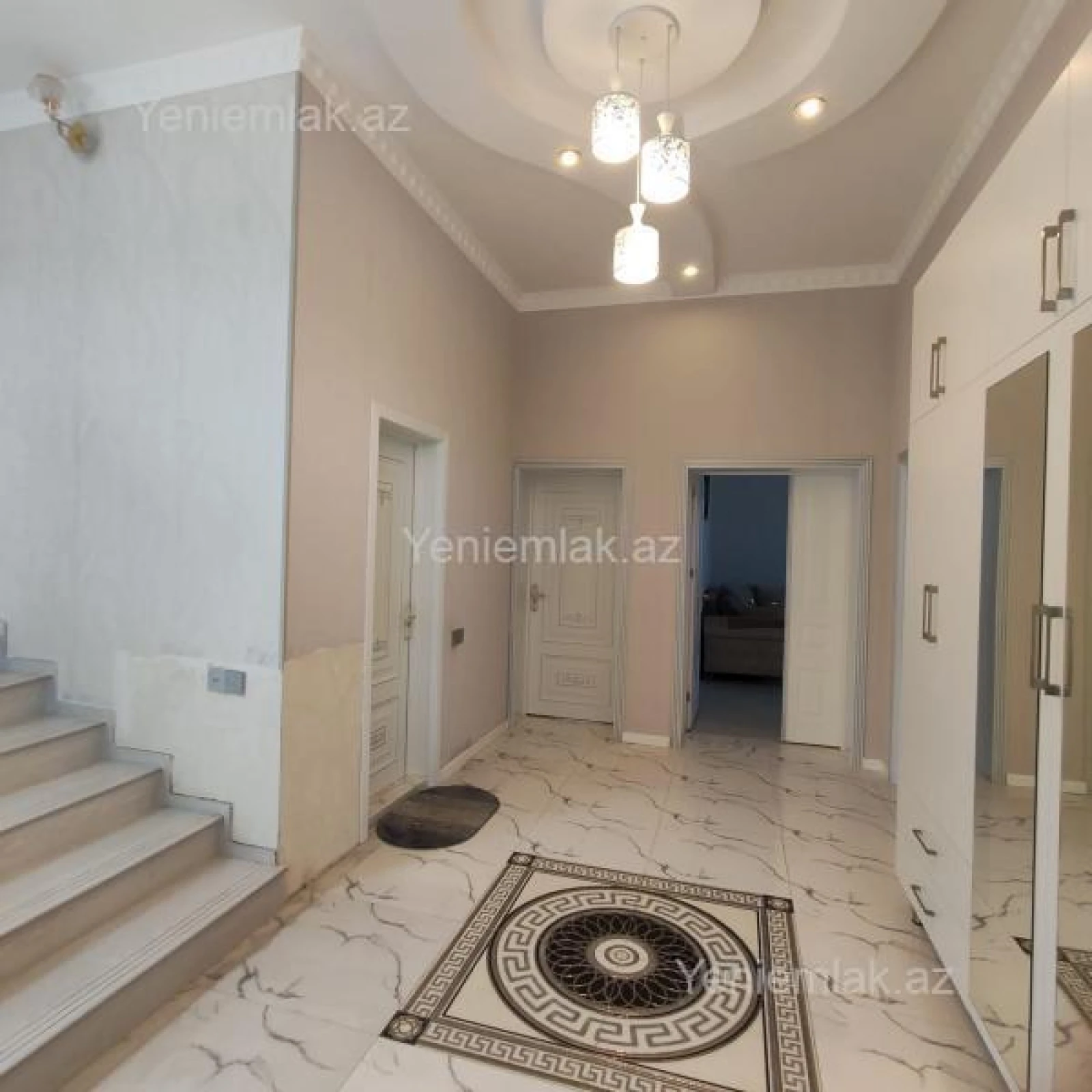 Satılır 5 otaqlı həyət evi 200 m²