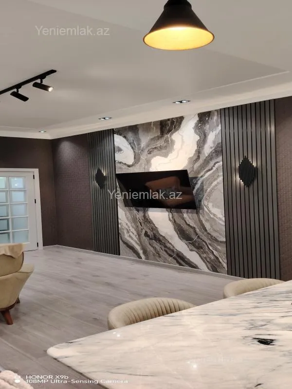 Satılır 5 otaqlı həyət evi 200 m²