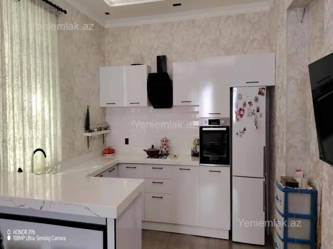 Satılır 5 otaqlı həyət evi 200 m²