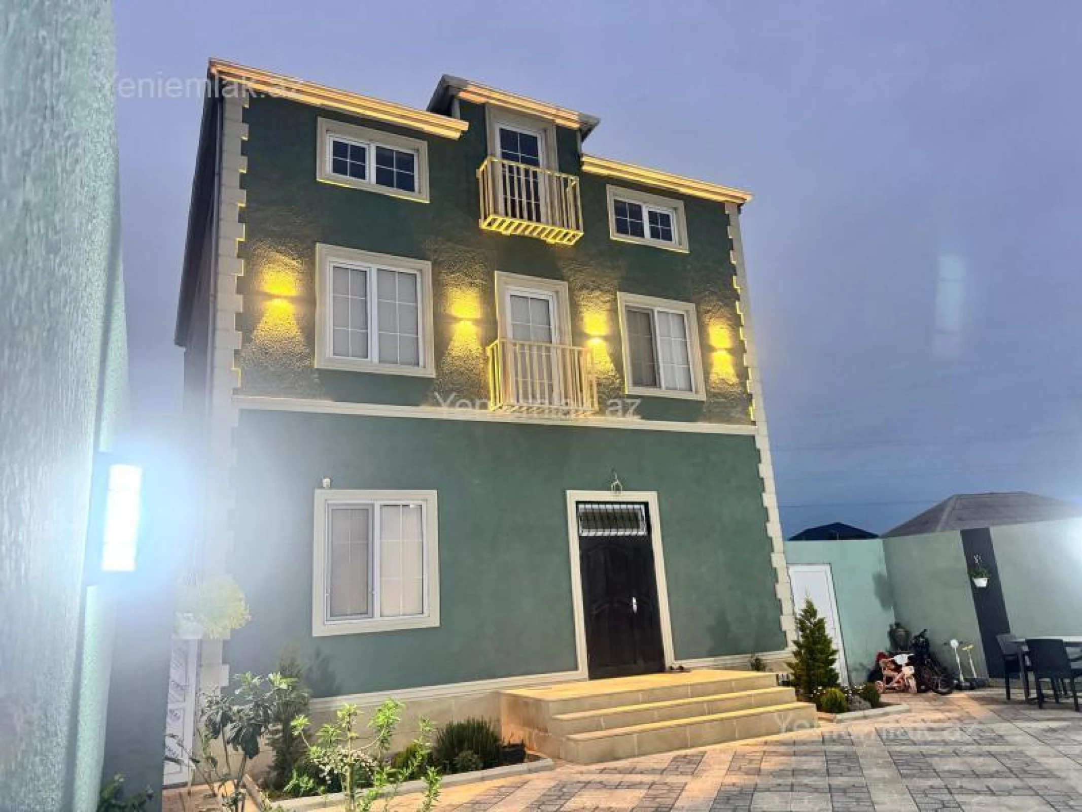 Satılır 5 otaqlı həyət evi 200 m²