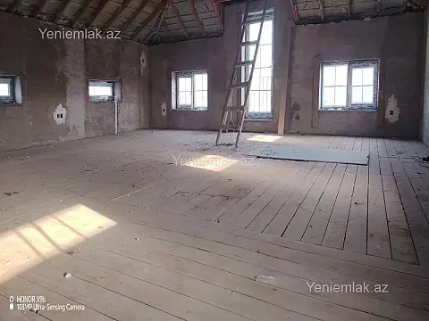 Satılır 5 otaqlı həyət evi 200 m²