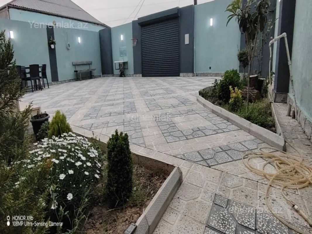 Satılır 5 otaqlı həyət evi 200 m²