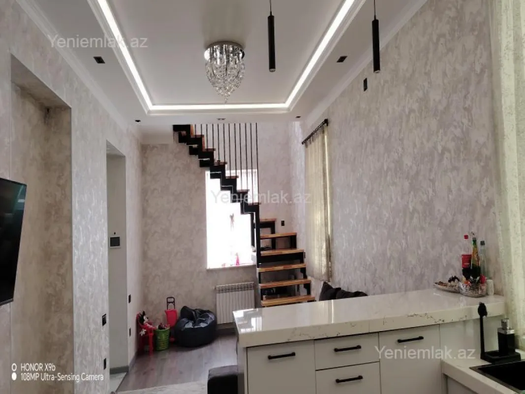 Satılır 5 otaqlı həyət evi 200 m²