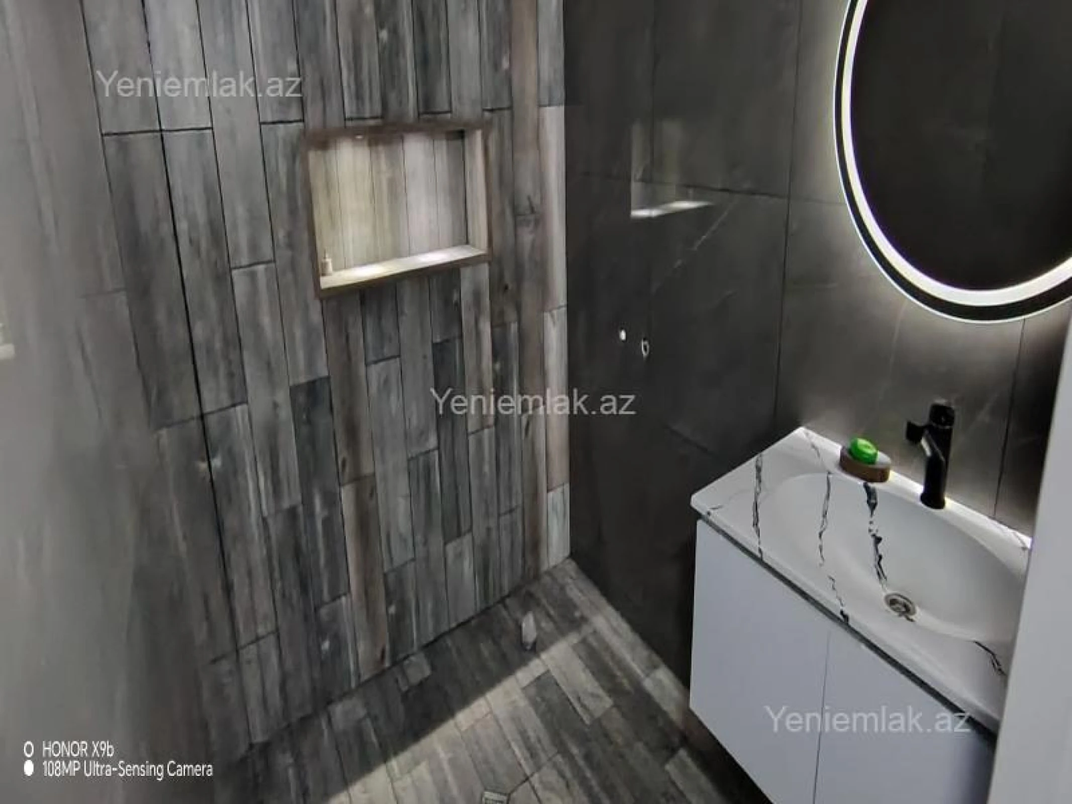 Satılır 5 otaqlı həyət evi 200 m²