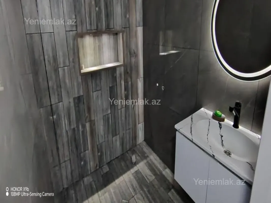 Satılır 5 otaqlı həyət evi 200 m²