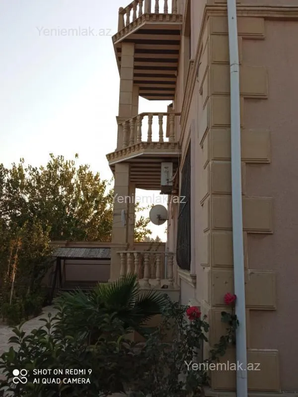 Satılır 6 otaqlı həyət evi 250 m²