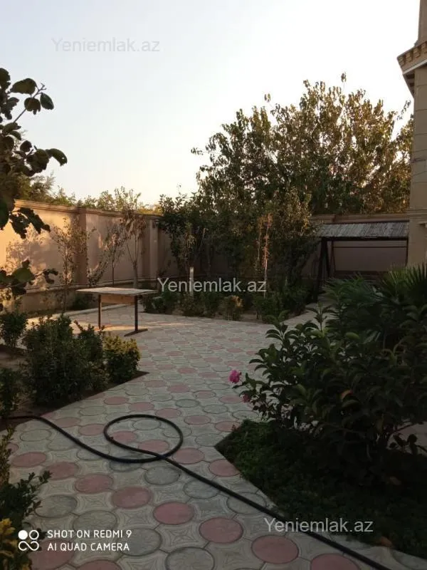 Satılır 6 otaqlı həyət evi 250 m²