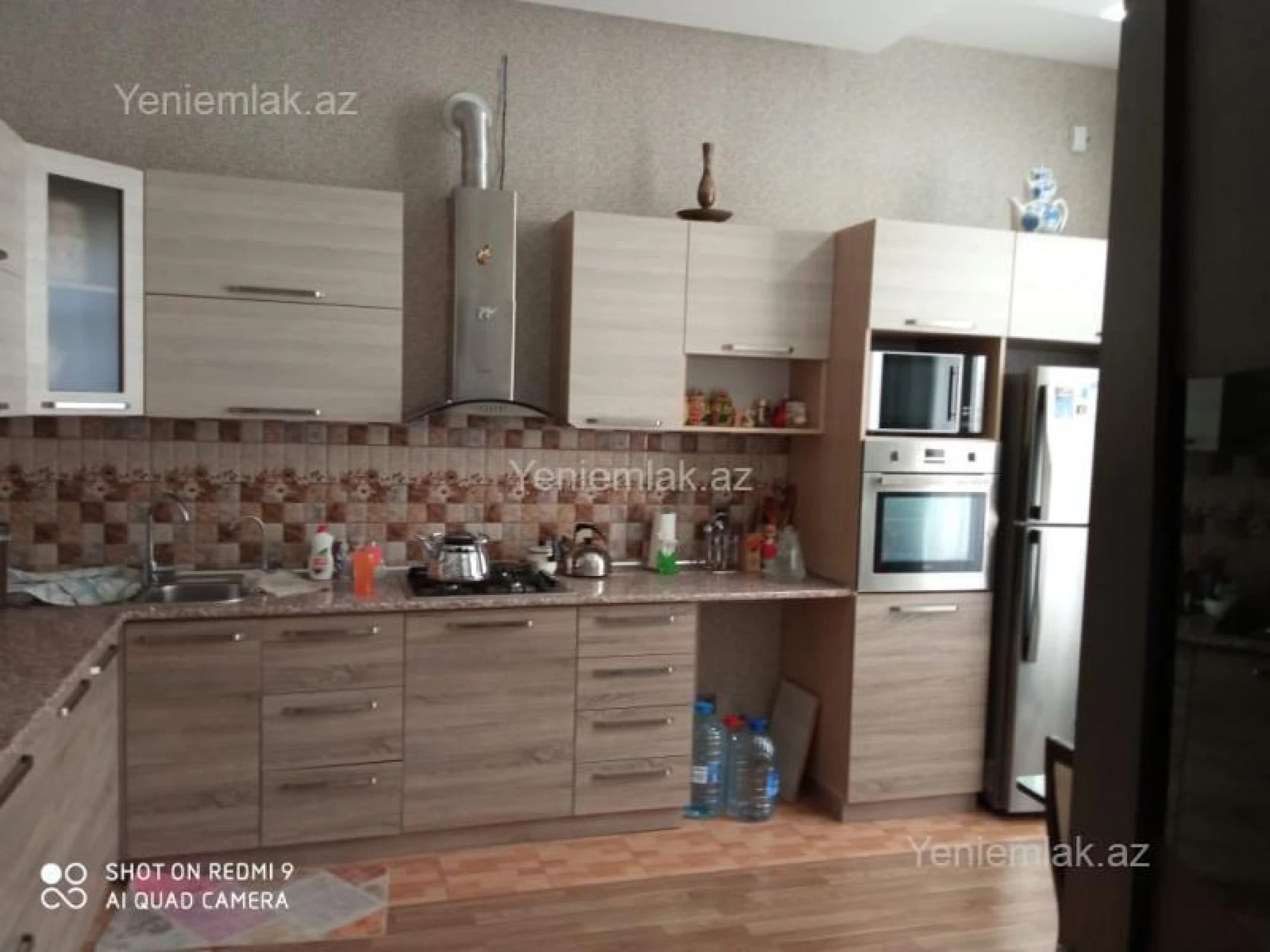 Satılır 6 otaqlı həyət evi 250 m²