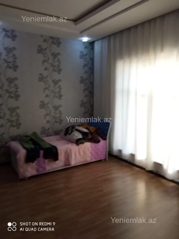 Satılır 6 otaqlı həyət evi 250 m²