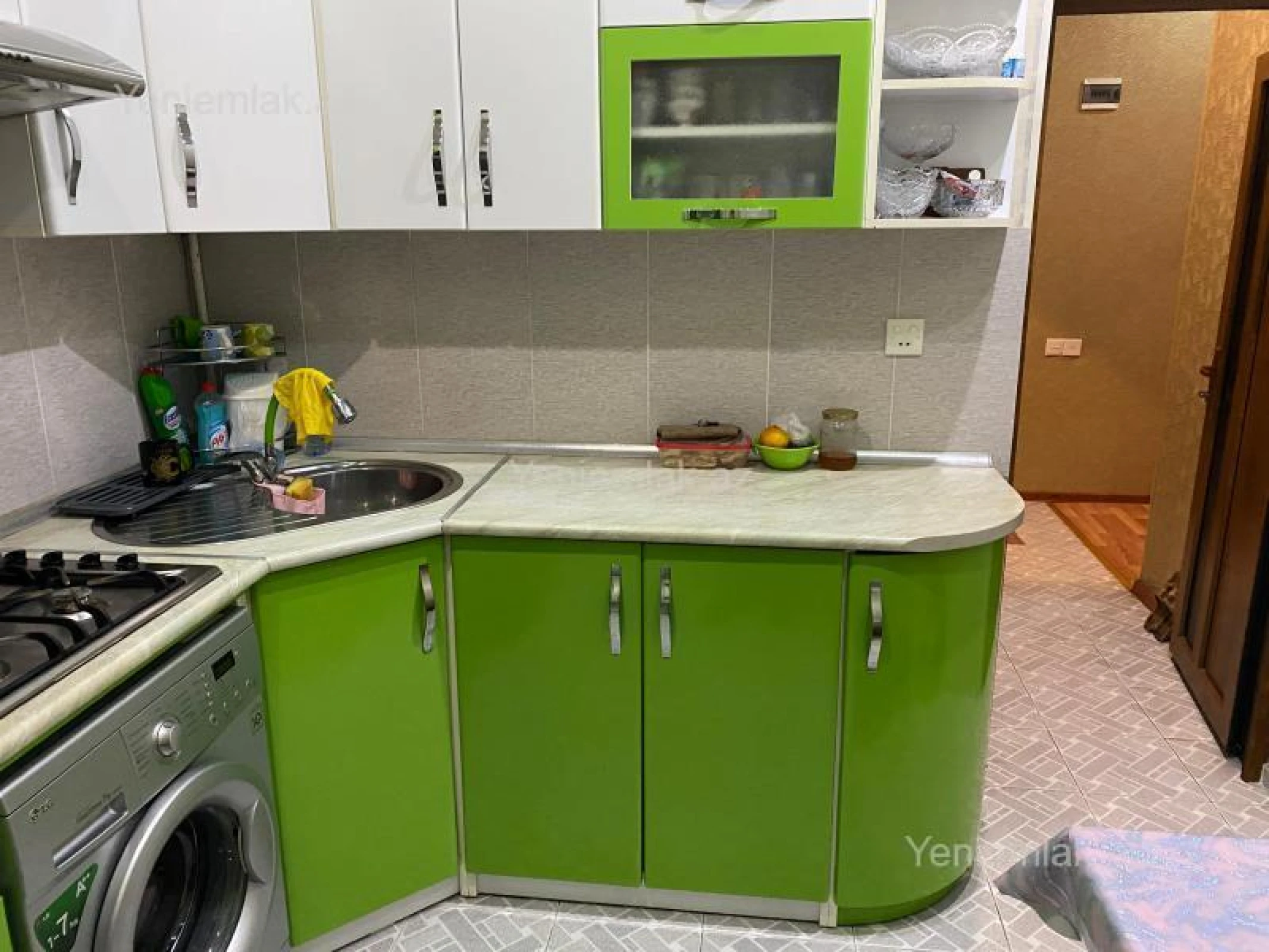 Satılır 2 otaqlı köhnə tikili 54 m²