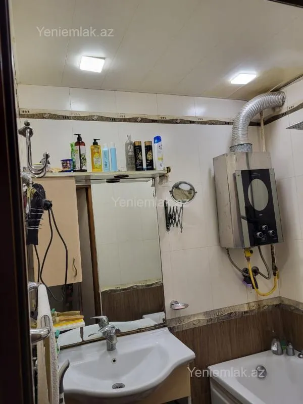 Satılır 3 otaqlı köhnə tikili 80 m²