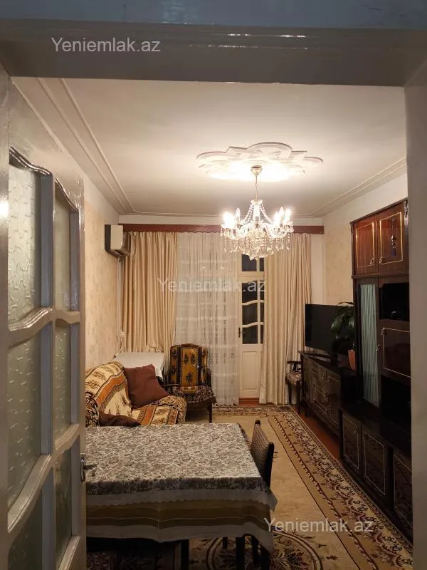 Satılır 2 otaqlı köhnə tikili 55 m²
