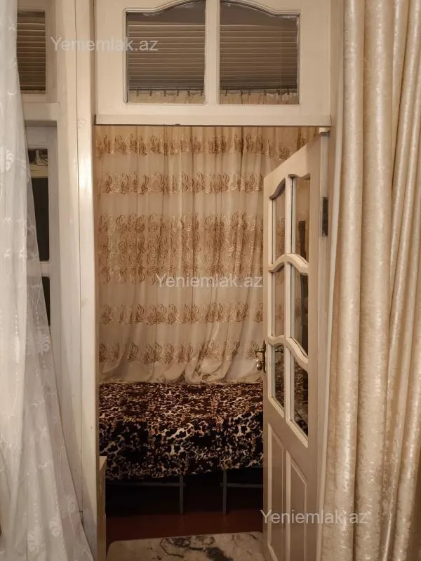 Satılır 2 otaqlı köhnə tikili 55 m²