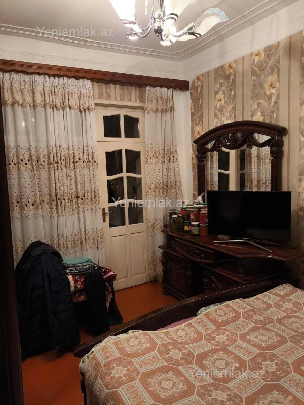 Satılır 2 otaqlı köhnə tikili 55 m²