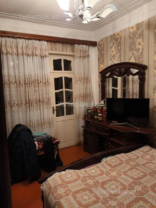 Satılır 2 otaqlı köhnə tikili 55 m²