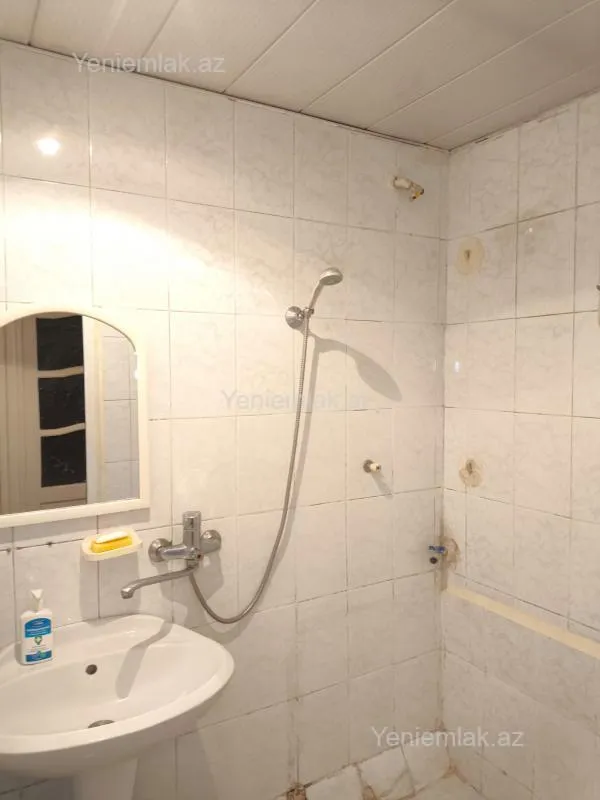 Satılır 2 otaqlı köhnə tikili 55 m²