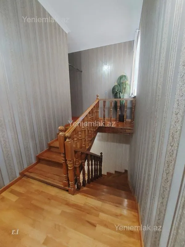Satılır 5 otaqlı həyət evi 180 m²