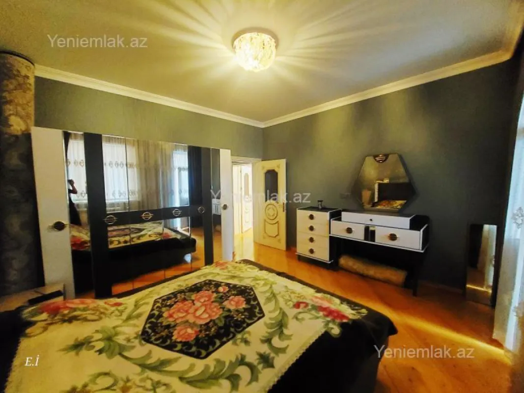 Satılır 5 otaqlı həyət evi 180 m²