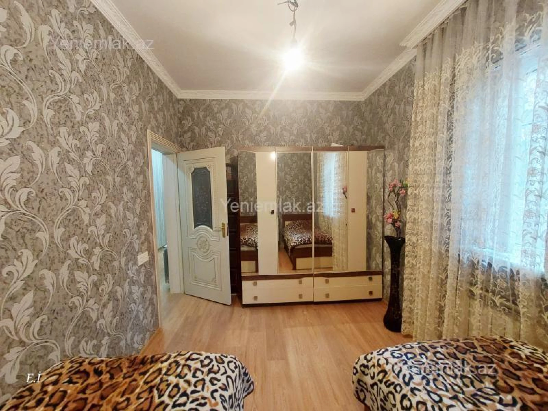 Satılır 5 otaqlı həyət evi 180 m²