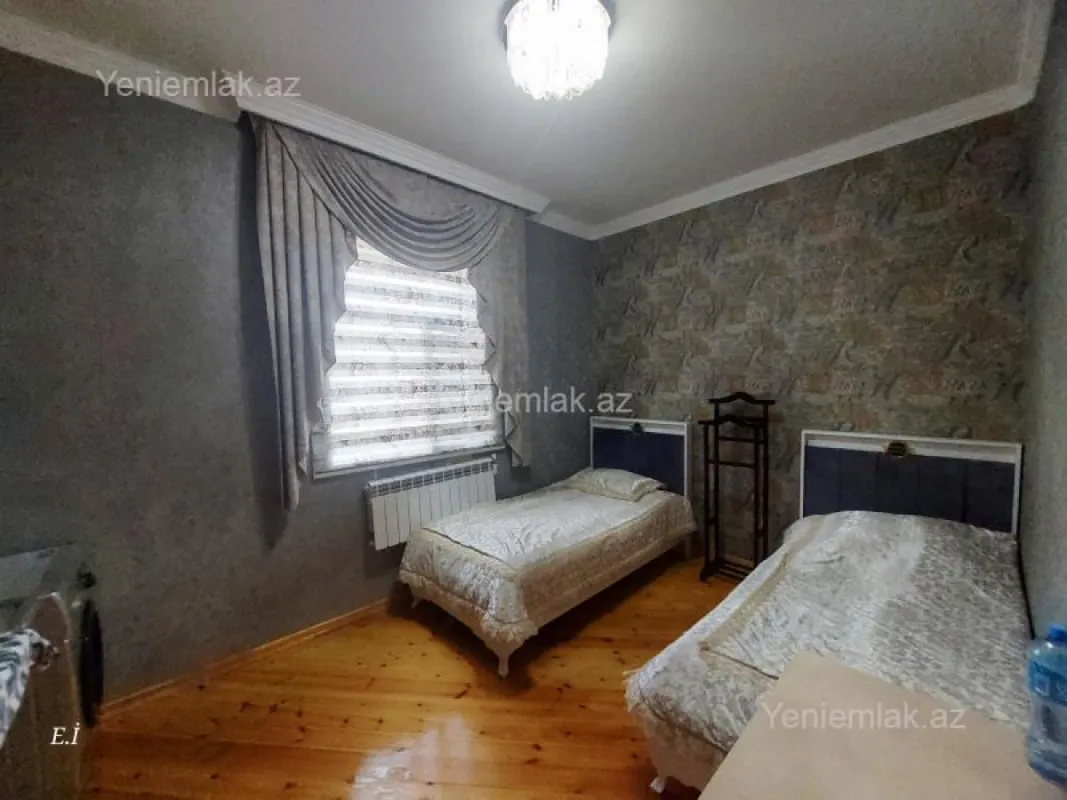 Satılır 5 otaqlı həyət evi 180 m²