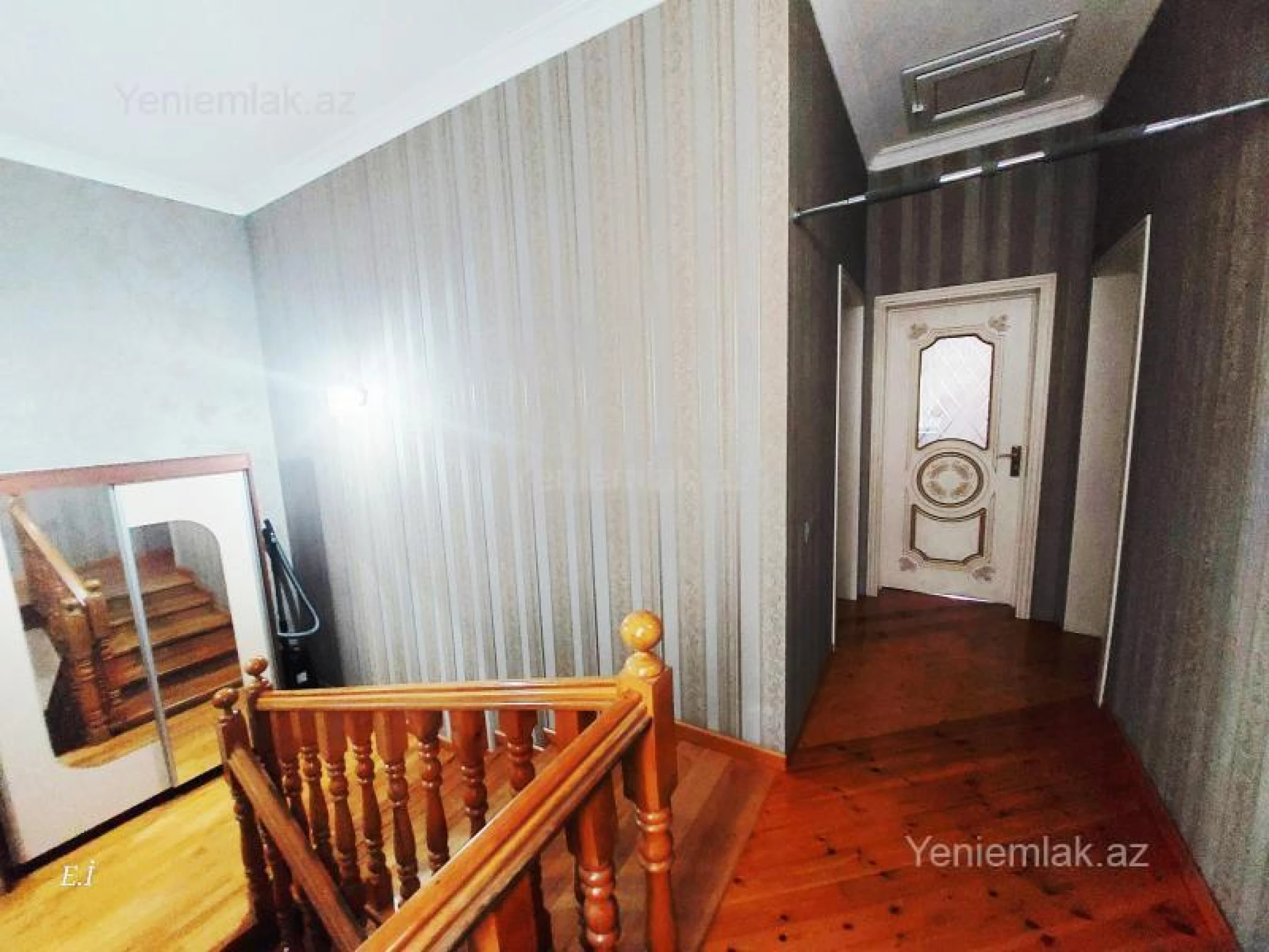 Satılır 5 otaqlı həyət evi 180 m²