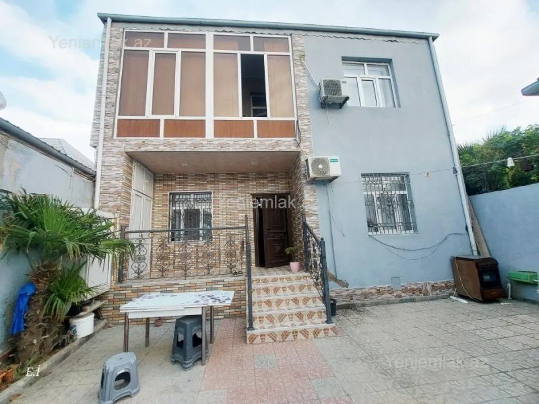 Satılır 5 otaqlı həyət evi 180 m²