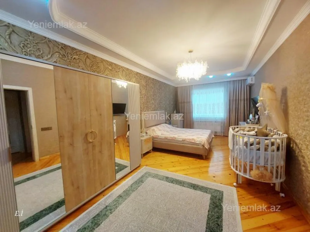 Satılır 5 otaqlı həyət evi 180 m²