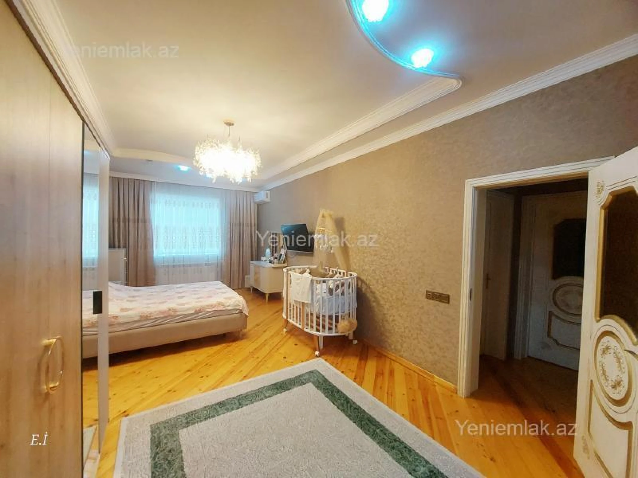 Satılır 5 otaqlı həyət evi 180 m²