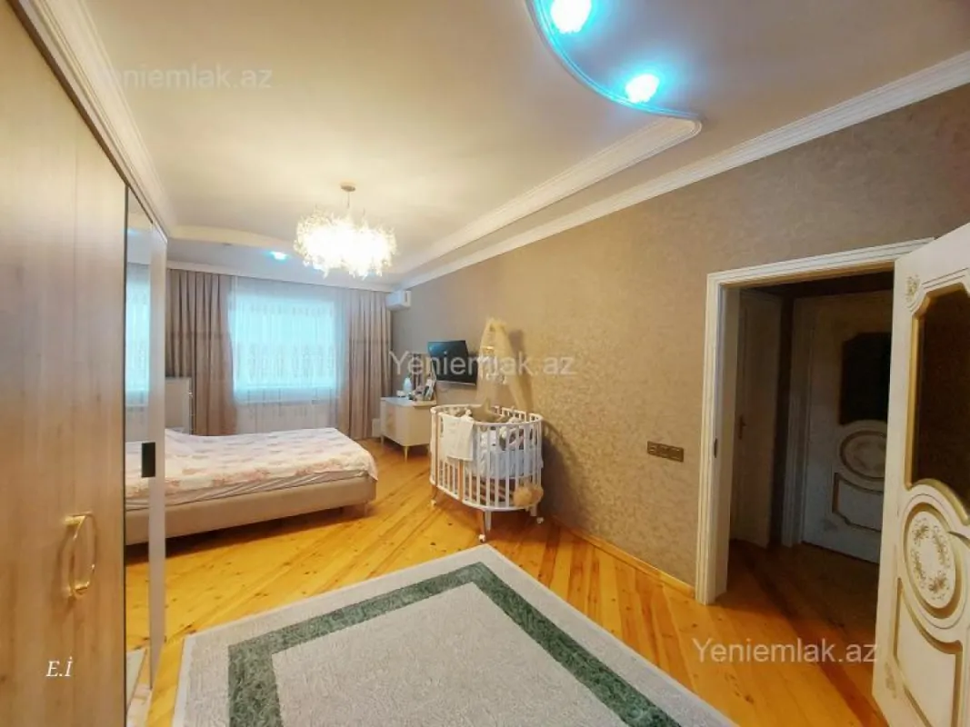 Satılır 5 otaqlı həyət evi 180 m²