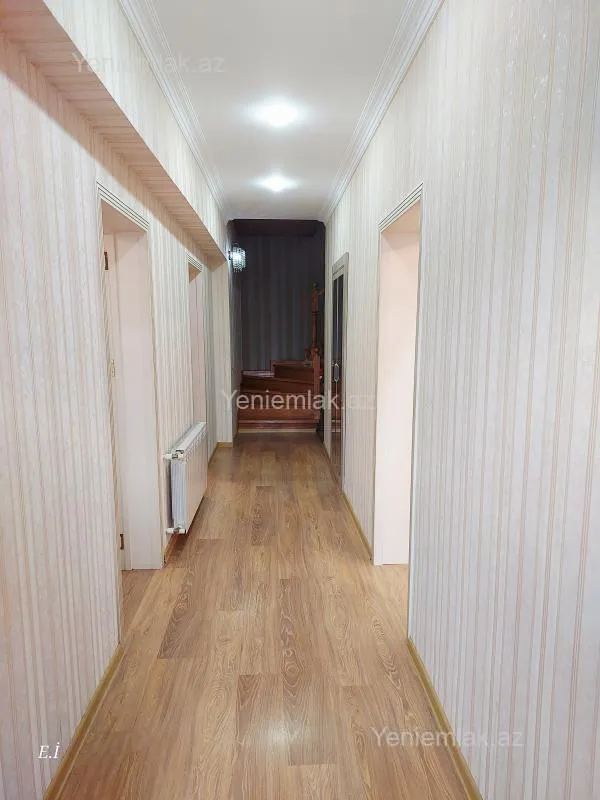 Satılır 5 otaqlı həyət evi 180 m²